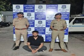 Baroda, car driver caught