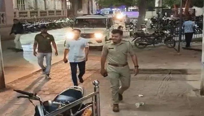 વેળાવદર ભાલના જસવંતપુરામાં જુગારની રેડ પાડવા ગયેલી પોલીસ પર હુમલો, બેને ઈજા