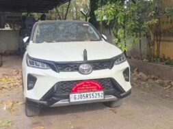 Car caught with fake notes