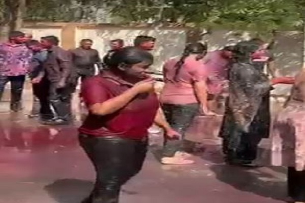 ગુજરાતભરમાં ધૂળેટીના રંગોત્સવ પર્વ ભારે હર્ષોલ્લાસથી ઊજવાયું