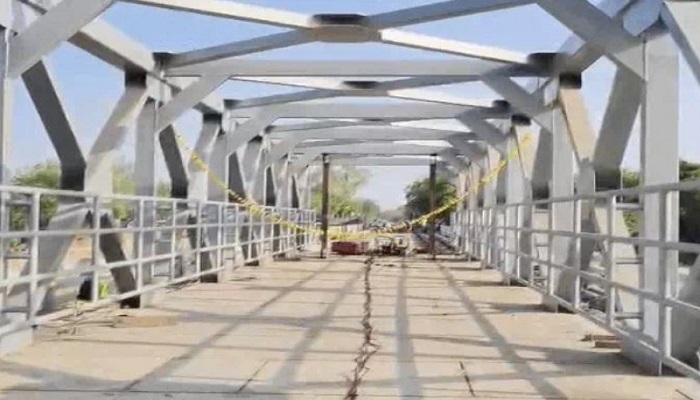 ગંભીરા બ્રિજ પર લિંક સ્પાન લગાવવાની કામગીરી પૂર્ણ થતાં લાઈટ વાહનો માટે શરૂ કરાશે