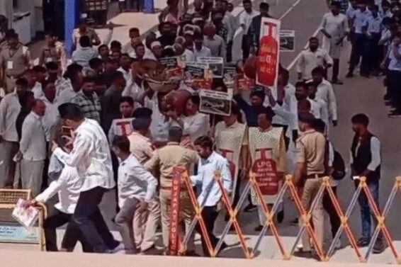 Gas cylinder shortage, Congress protest