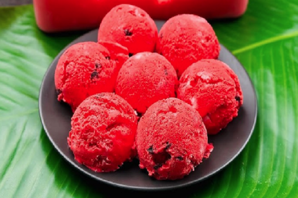 ઉનાળાની ગરમીમાં ઘરે બનાવો બજાર જેવો ટેસ્ટી વોટરમેલન આઈસ્ક્રીમ, જાણો રેસીપી