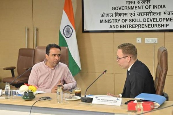 કેન્દ્રીય મંત્રી જયંત ચૌધરીએ ફિનલેન્ડના મંત્રી માટિયાસ માર્ટિનેન સાથે બેઠક યોજી