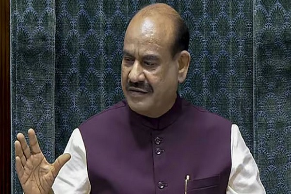 લોકસભામાં 8 વિપક્ષી સાંસદોનું સસ્પેન્શન રદ, ધ્વનિ મતદાનથી પ્રસ્તાવ પસાર