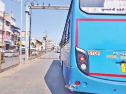 Nadiyad, road parking