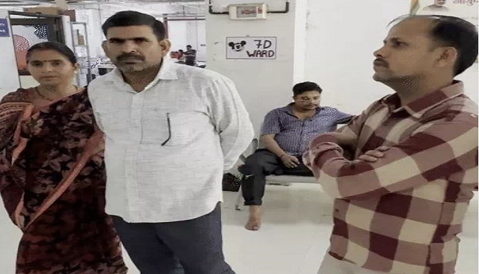 સુરતમાં ધો. 10ના વિદ્યાર્થીને સ્કૂલ ગેટ પાસે જ નજીવી વાતે 4 સગીરોએ છરી મારતા ગંભીર