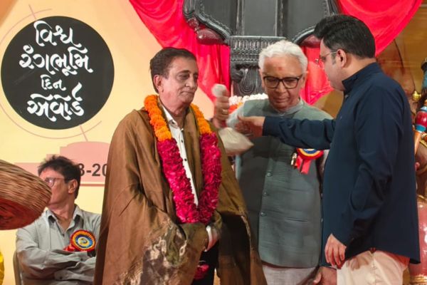 રંગભૂમિ સાથે જોડાયેલા 11 નાટ્યકર્મીઓનું વિશાલા – અમદાવાદમાં અભિવાદન