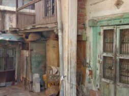 Dilapidated houses in Modasa