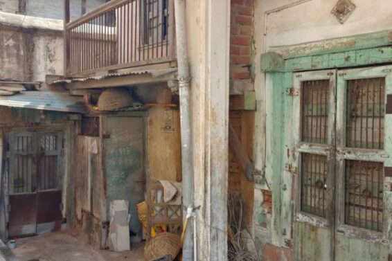 Dilapidated houses in Modasa