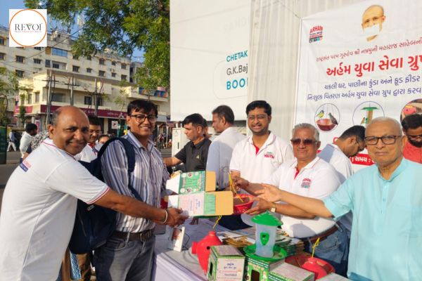 અર્હમ યુવા સેવા ગ્રુપ ભુજ દ્વારા ચકલીના માળા પાણીના કુંડા અને ફૂડ ફીડરનું વિતરણ