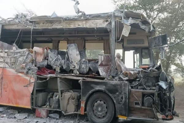 રાજસ્થાન: હનુમાનગઢ હાઇવે પર સ્લીપર બસ અને ટ્રક વચ્ચે ટક્કર, પાંચ લોકોના મોત