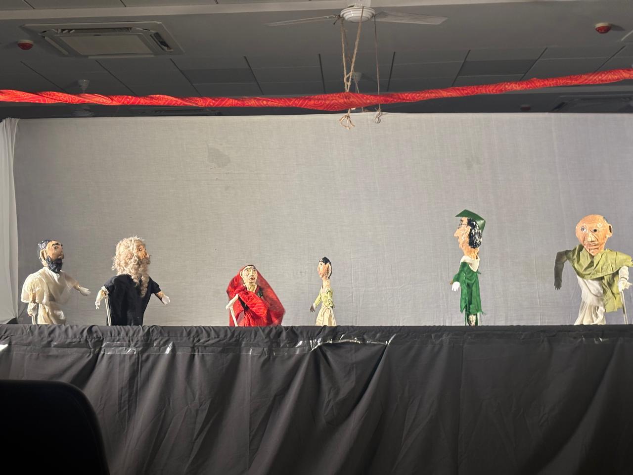 ગુજરાત યુનિ.માં પપેટ કળાનો વર્કશોપ: વિદ્યાર્થીઓએ ‘બા અને બાપુ’ પપેટ શો દ્વારા દાંડી યાત્રાની સ્મૃતિ તાજી કરી