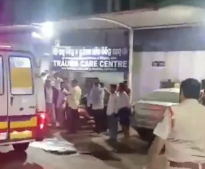 ઓડિશાના કટકની હોસ્પિટલના ICUમાં ભીષણ આગ, 10ના મોત