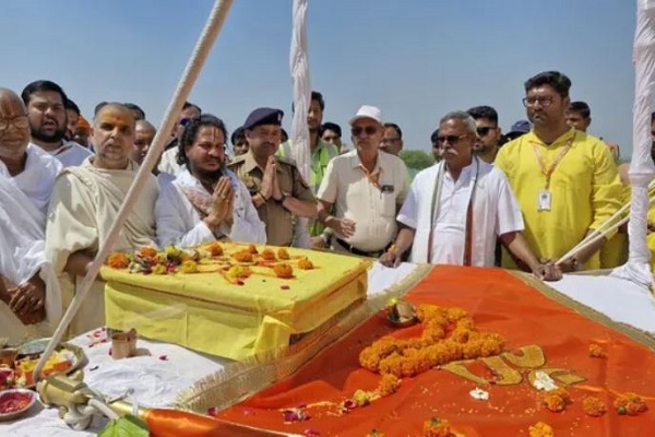 અયોધ્યામાં રામ જન્મભૂમિ સંકુલમાં સૂર્ય મંદિરની ટોચ પર ધર્મ ધ્વજ ફરકાવવામાં આવ્યો