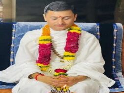 yoga guru accused in fack currency scam