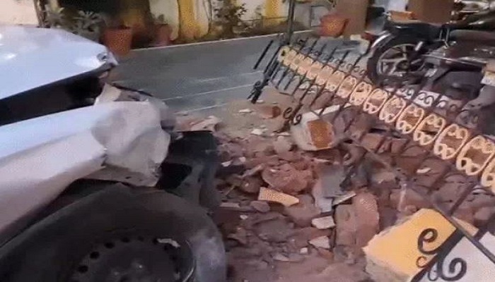 વડોદરામાં સ્કોર્પિયોકારના ચાલકે કાબુ ગુમાવતા કાર દીવાલ તોડી મકાનમાં ઘૂંસી ગઈ