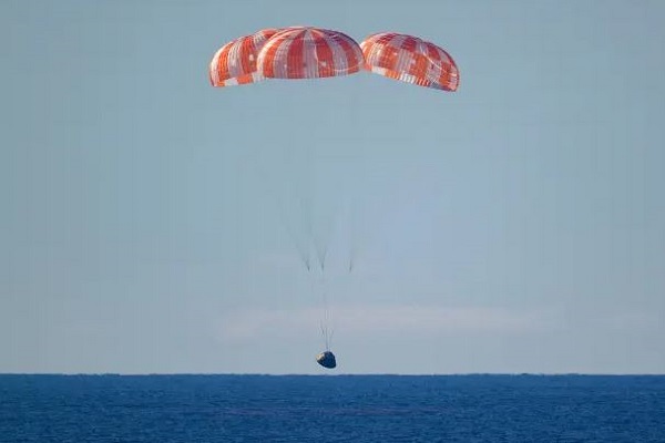 આર્ટેમિસ-2 ના ચાર યોદ્ધાઓનું પ્રશાંત મહાસાગરમાં સુરક્ષિત લેન્ડિંગ