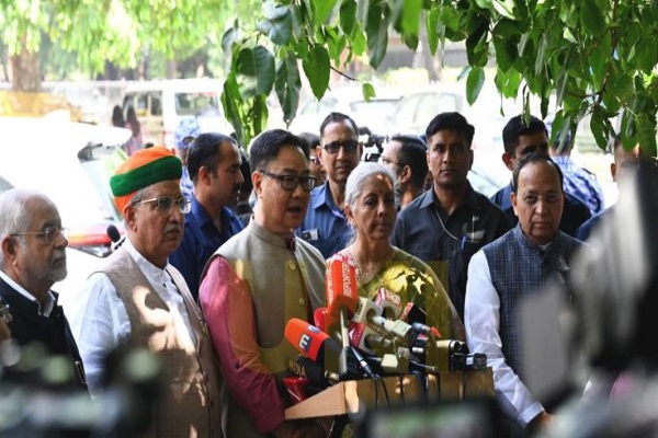 ભાજપના નેતાઓએ ચૂંટણી પંચને મળીને પીએમ મોદી વિરુદ્ધ અપમાનજનક ટિપ્પણી બદલ કડક કાર્યવાહીની માંગ કરી