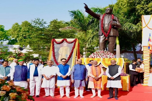 રાષ્ટ્રપતિ, ઉપરાષ્ટ્રપતિ સહિત મહાનુભાવોએ બાબાસાહેબ ભીમરાવ આંબેડકરને તેમની જન્મજયંતિ પર શ્રદ્ધાંજલિ અર્પણ કરી