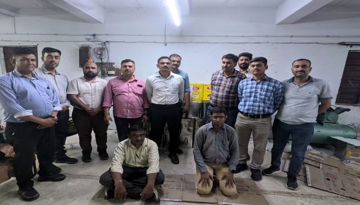 સુરતમાં નકલી ઘીની ફેટકરી પર પોલીસે રેડ પાડી 2000 કિલો ઘીનો જથ્થો જપ્ત કરાયો