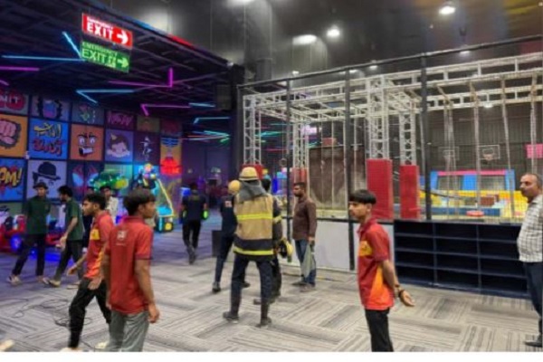 રાજકોટના ફન બ્લાસ્ટ ગેમ ઝોનમાં આગ લાગતા અફરાતફરી મચી