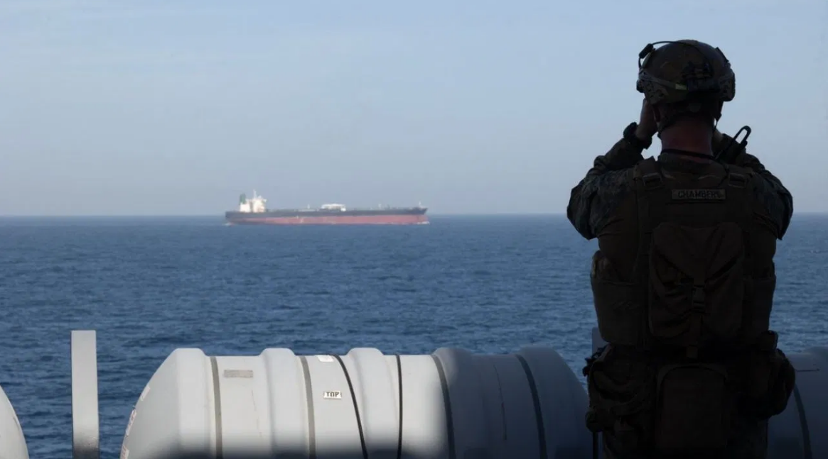 ઈરાને ઓમાન પાસે કન્ટેનર જહાજ પર કર્યો ગોળીબાર, ટ્રમ્પની દરખાસ્તને ગણાવી ચાલ