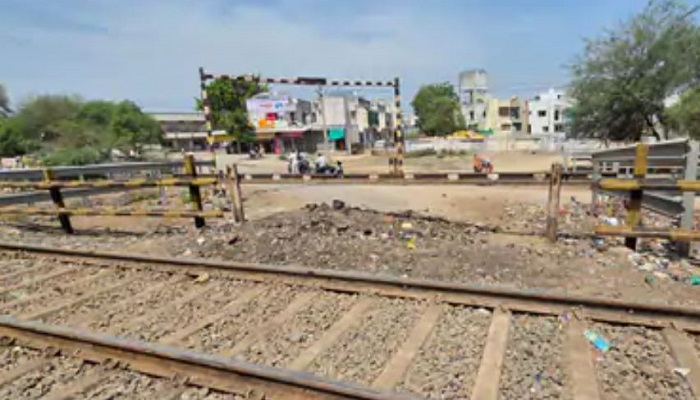 નડિયાદમાં એસઆરપી ફાટક કાયમી ધોરણે બંધ કરી દેવાતા 10 સોસાયટીના રહીશોને મુશ્કેલી