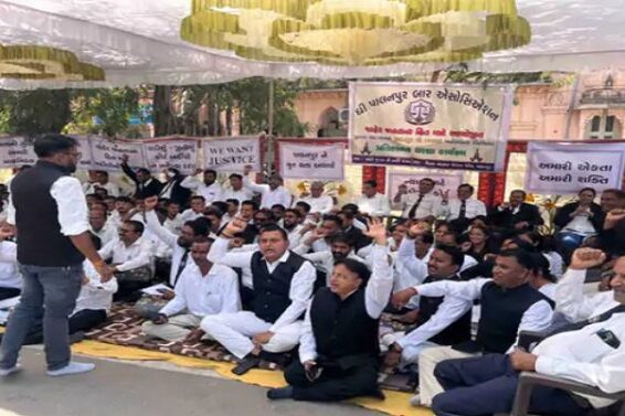 Palanpur, lawyers strike