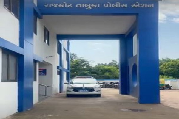 રાજકોટમાં SOG પોલીસે 19 કિલો ગાંજા સાથે સગીરાની કરી ધરપકડ