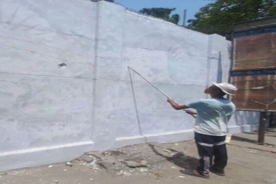 SURAT, Swimming pool wall