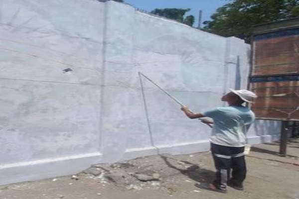 સુરતમાં મ્યુનિના સ્વિમિંગ પુલની દીવાલ પરથી ગાંધીજીનું ચિત્ર દૂર કરતા વિવાદ સર્જાયો