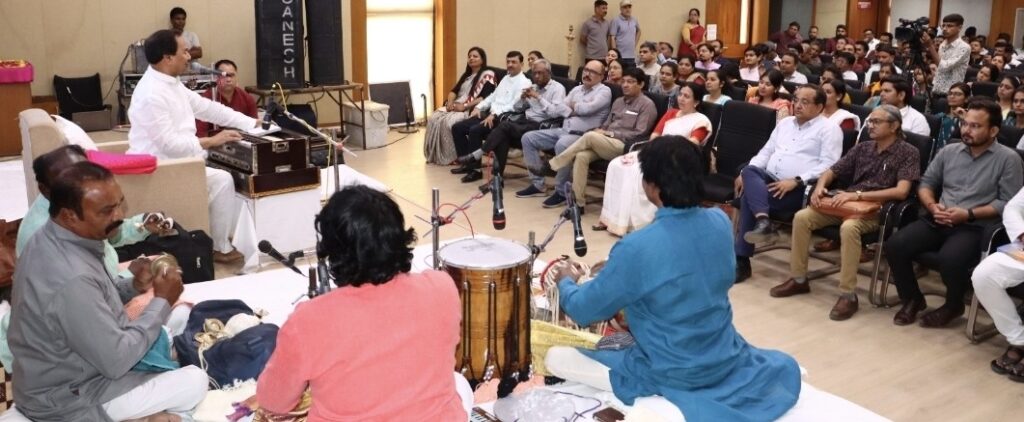 A program was organized at BAOU through ‘Samta Swaranjali’ with Padma Shri Hemant Chauhan