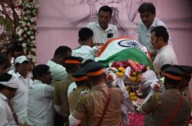 Asha Bhosle’s mortal remains buried in Panch Mahabhutan, final farewell with state honours