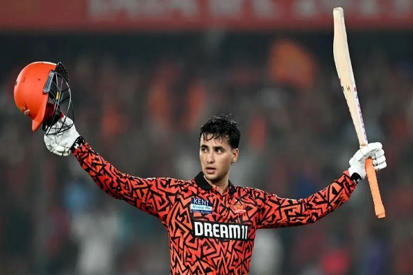 IPL 2026 રેકોર્ડ: 100 છગ્ગાનો અનોખો રેકોર્ડ… અભિષેક શર્માએ કરી શાનદાર સિદ્ધિ