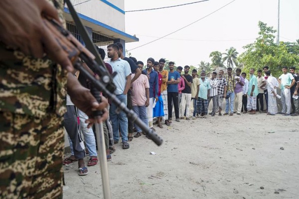 ચૂંટણી પંચે પશ્ચિમ બંગાળમાં પાંચ પોલીસ અધિકારીઓને સસ્પેન્ડ કરવાનો આદેશ આપ્યો