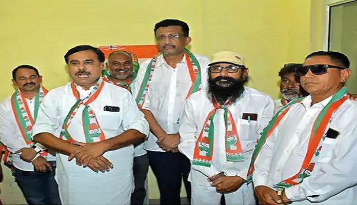 લખતરમાં ભાજપ યુવા મોરચાના પૂર્વ મંત્રી સહિત અગ્રણીઓ કોંગ્રેસમાં જોડાયા