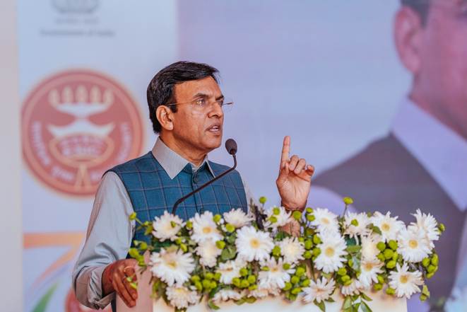 જે દેશ પોતાના કામદારોની ગરિમાનું સન્માન કરે છે તે પ્રગતિના પથ પર અડગ રહે છે: ડો. માંડવિયા