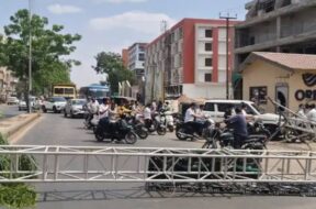 Jamnagar, electric pole collapsed