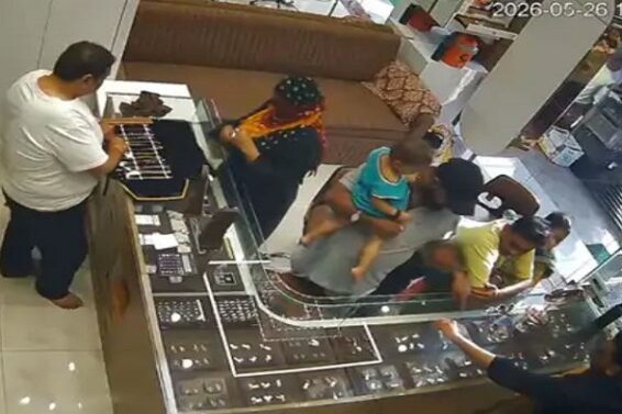 Rajkot, jewelers theft