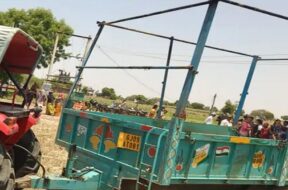 Tractor trolley, Electric current