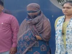 Woman accused of selling gold bangles