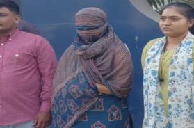 Woman accused of selling gold bangles