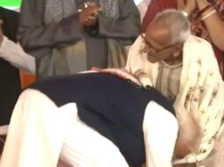 PM Modi touches feet of Makhanlal Sarkar on stage in Kolkata