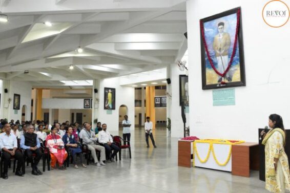 Staff pays floral tribute to Veer Savarkar at Gujarat Assembly complex