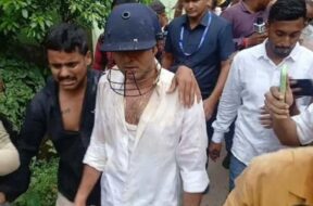 Eggs were thrown at TMC MP Abhishek Banerjee, slogans of thieves were shouted