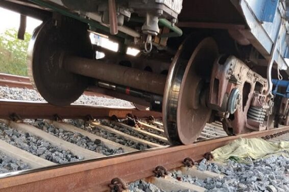 3 killed, train collision