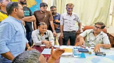 Anjar, traders protest against power cuts