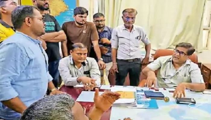 અંજારમાં વીજ ધાંધિયાથી પરેશાન વેપારીઓએ PGVCL કચેરીમાં કરી ઉગ્ર રજુઆત
