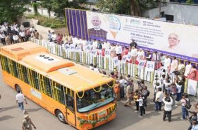 Baroda, ele, bus